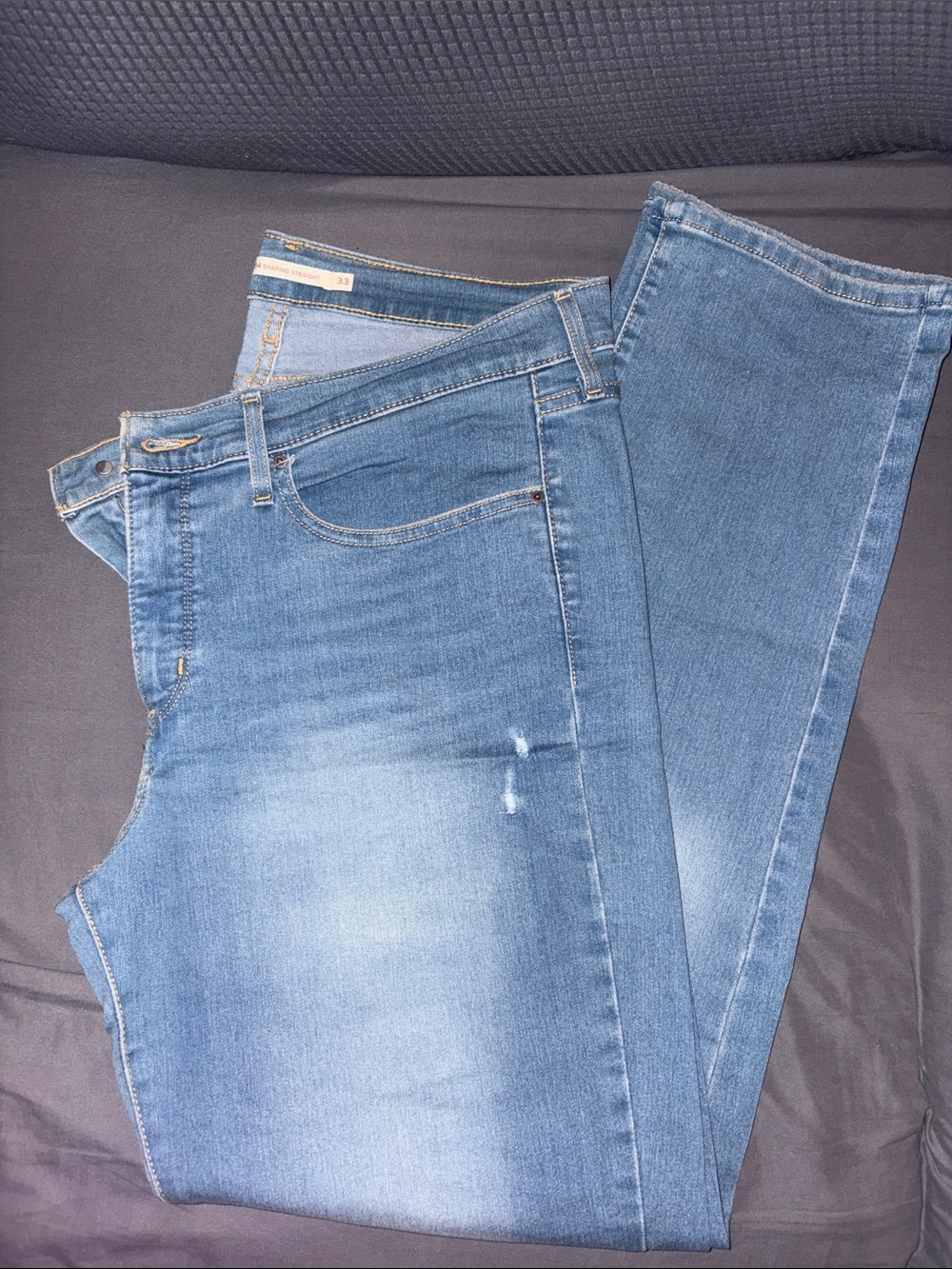 Levi's 314 women’s “shaping straight” leg jeans. Size 33